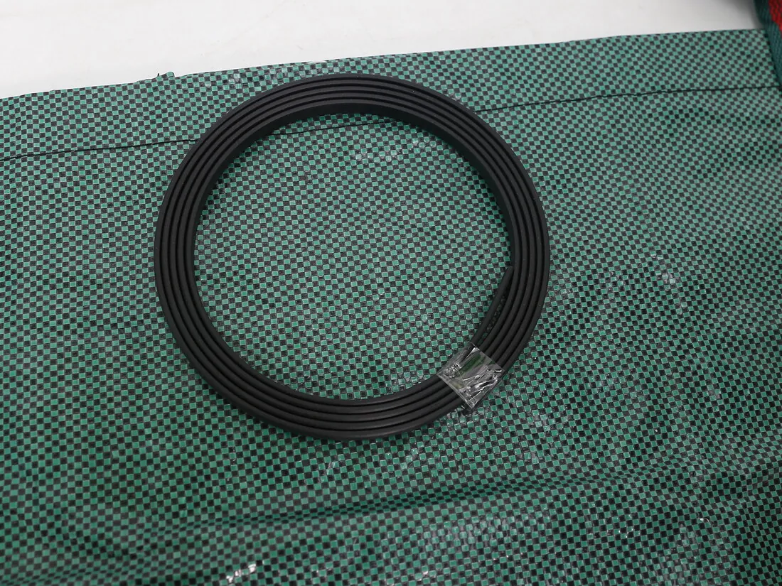 Pop-up spring frame ring inside the garden waste bag